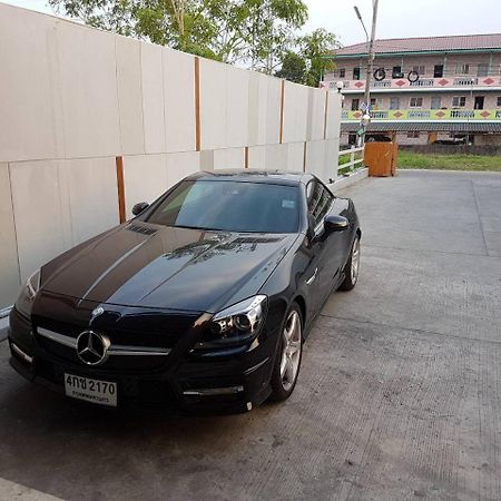 The Room 24 Resort Pathum Thani Exterior photo